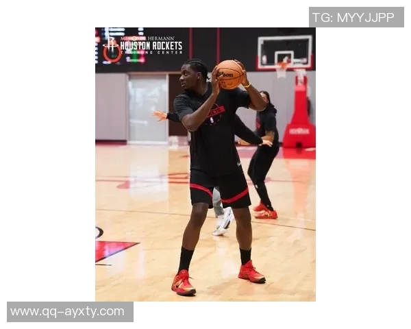 火箭队即将迎来六连客杜兰特训练专注申京展现微笑备战掘金与湖人 火箭队即将迎来六连客杜兰特训练专注申京展现微笑备战掘金与湖人