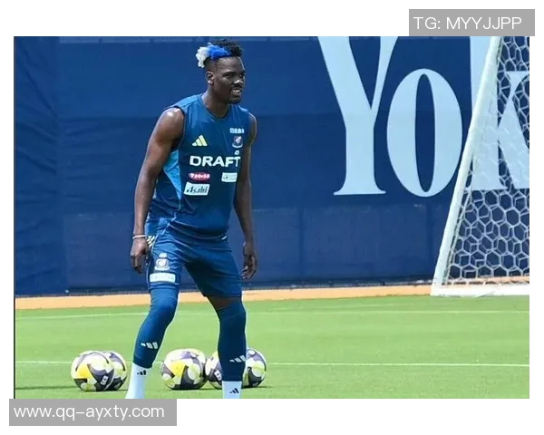 多哥球员让克劳德正式租借加盟上海海港足球俱乐部开启新征程